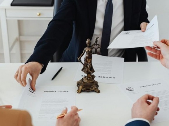 Kako prepoznati dobrog advokata i kada ga angažovati