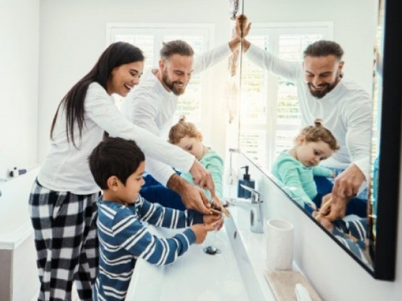 Rešenja za porodična kupatila koja odolevaju svakodnevnom haosu!